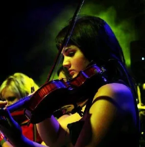 Natalie Fluess artist photo